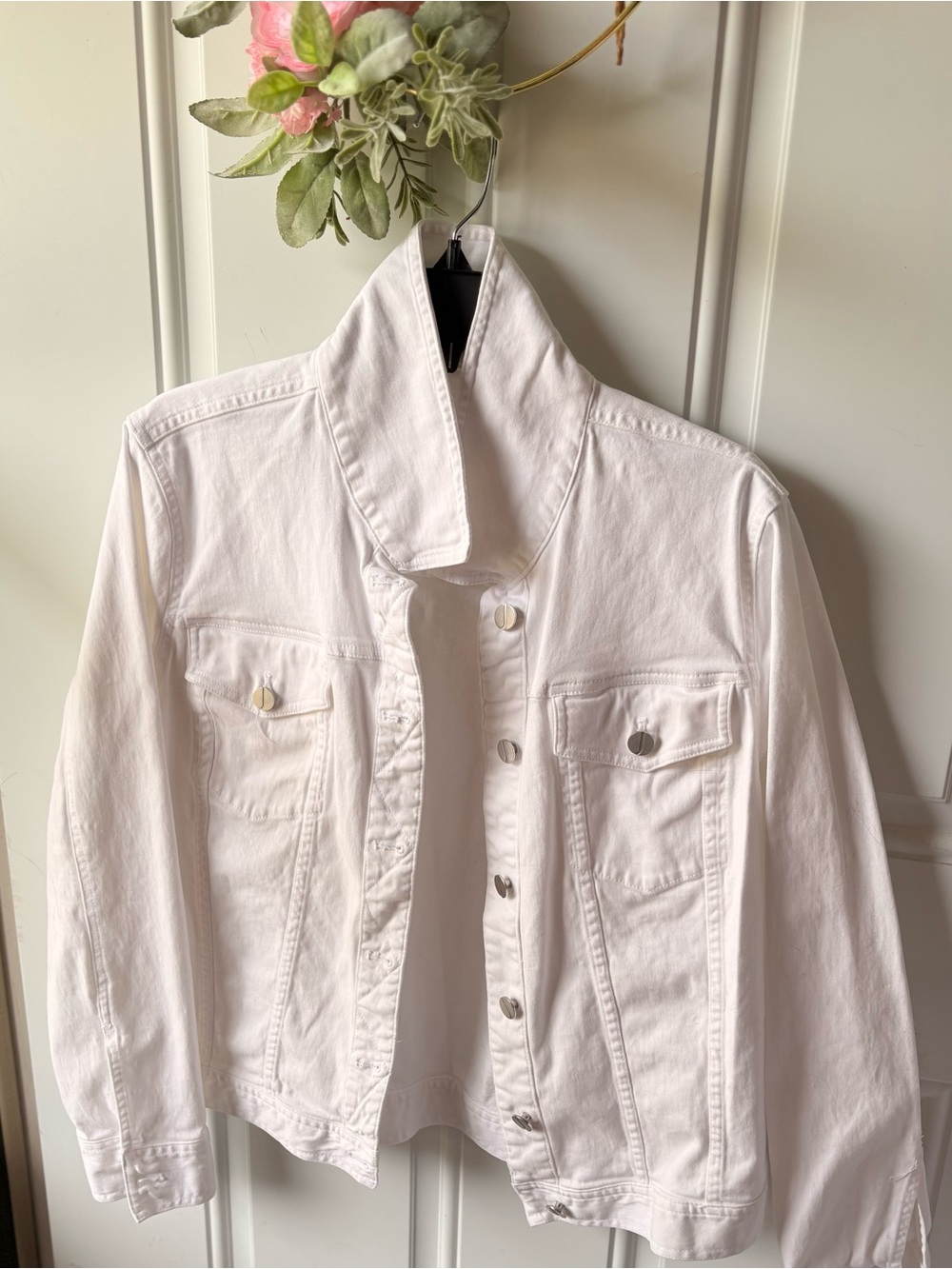 🤍 Jones New York Signature White Denim Jacket — Ladies L

Brand: Jones New York